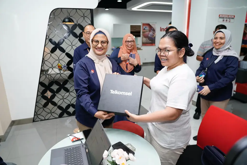 Wujudkan Pengalaman Pelanggan Terbaik, Direksi Telkom Kunjungi Pelanggan dan Tinjau Infrastruktur Digital di Surabaya